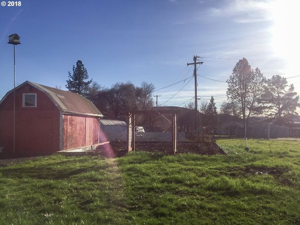 161 Green Siding Rd, Roseburg, OR 97471